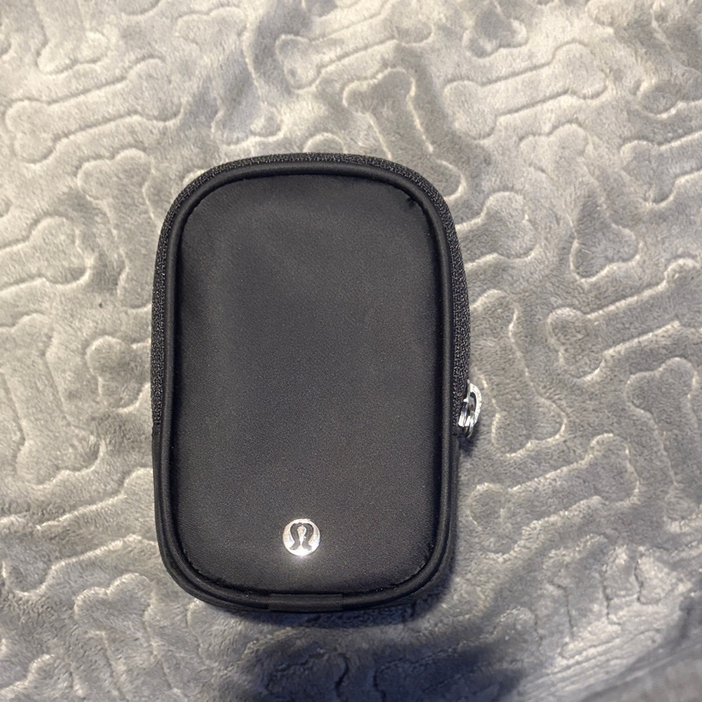 Lululemon Clipable Nano Pouch in Black
